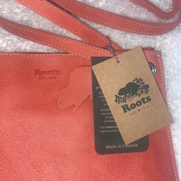 NWT Roots purse - Picture 2 of 6